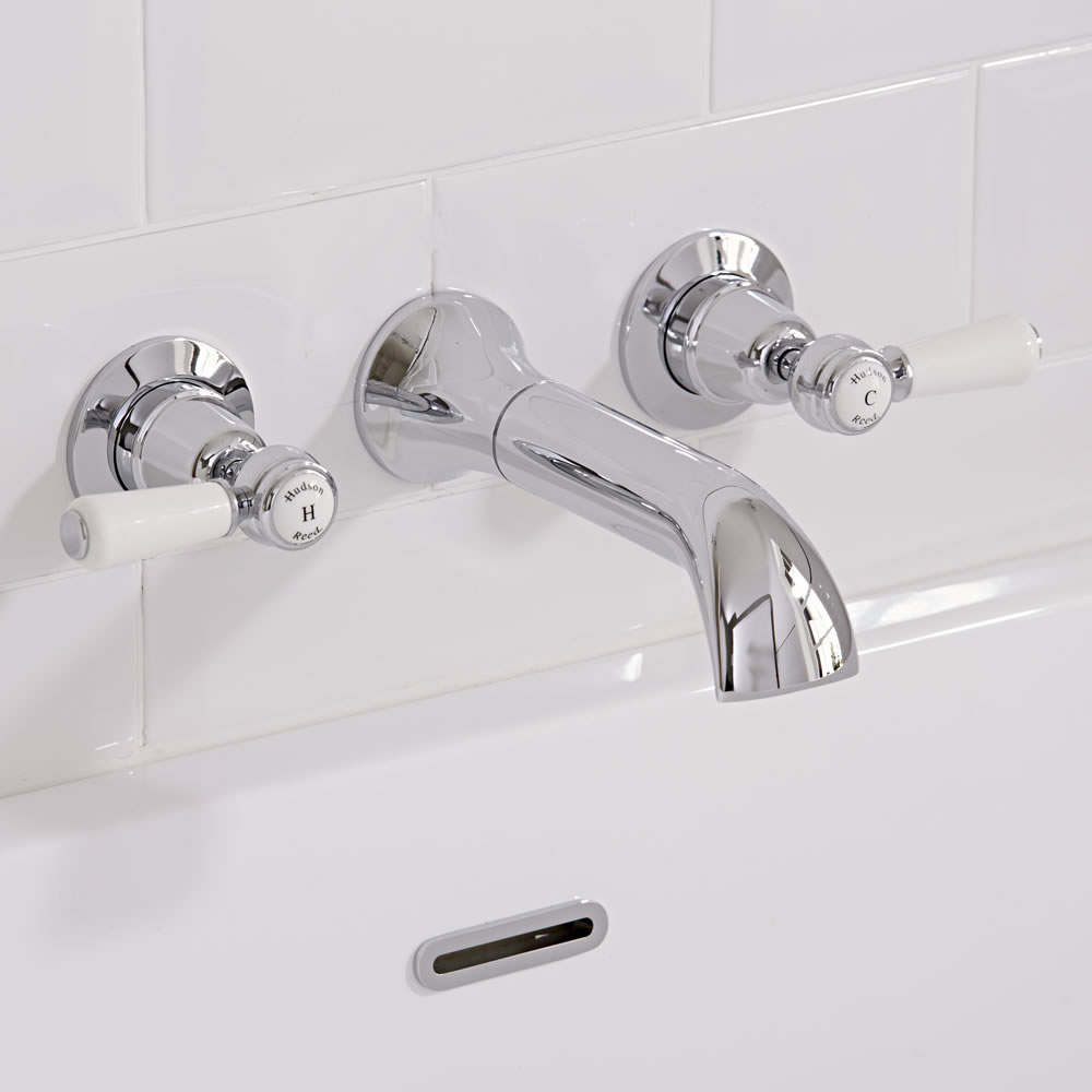 Batería de Lavabo Mural de 3 Agujeros con Manijas a Palanca- Topaz