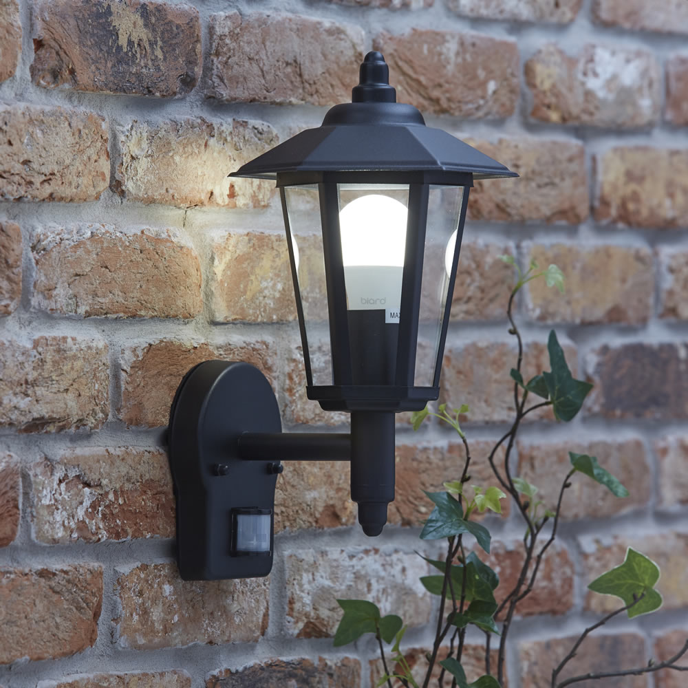 Biard Farol Apliqué Exterior Tradicional de Color Negro con Sensor de Movimiento - Cannes