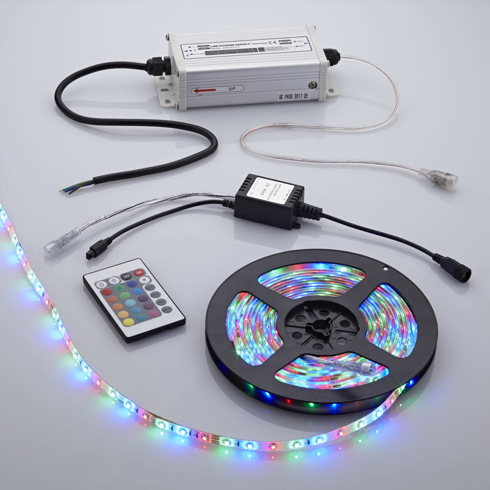 Tira de Luces LED de 5 Metros RGB en Color Rojo Verde y Azul con Alimentación Eléctrica