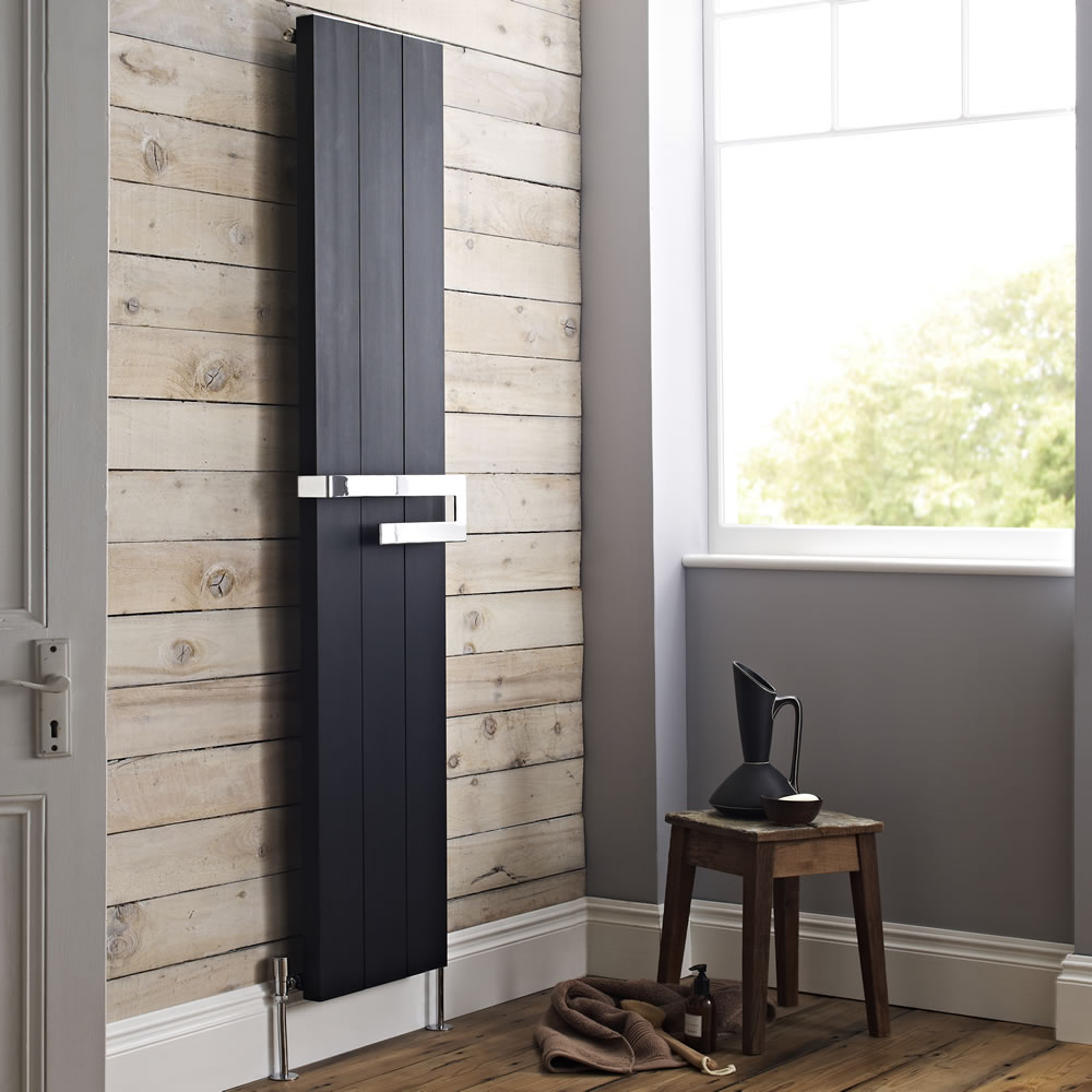 Radiador de Diseño Vertical con Barra Portatoallas - Negro - 1800mm x 370mm x 105mm - 1265 Vatios - Ceylon