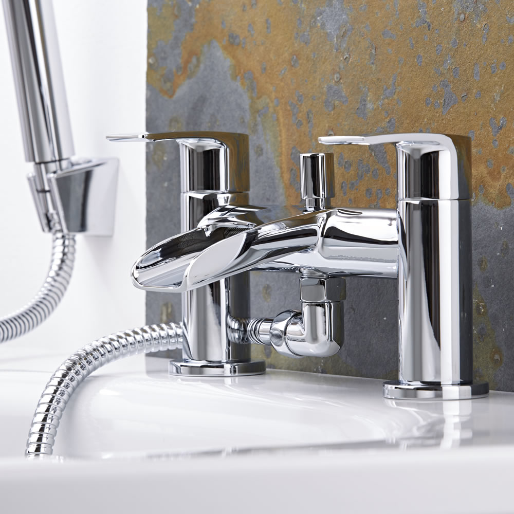 Mezclador de Bañera Ergonómico con Caño Abierto a Cascada y Ducha de Mano