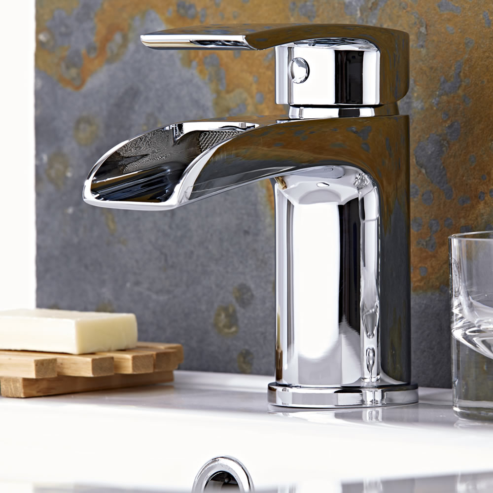 Mezclador de Lavabo con Caída a Cascada