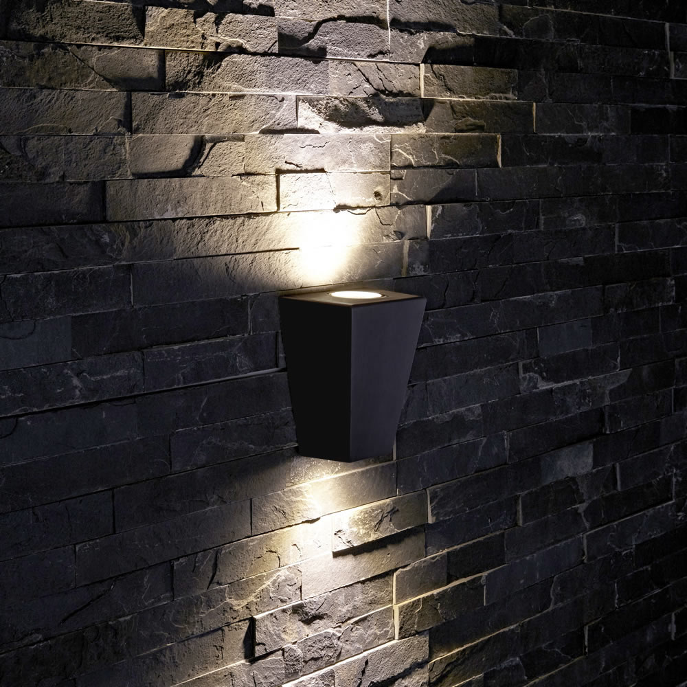 Apliqué de Pared Exterior Pirámide con Luz Bidireccional Color Negro