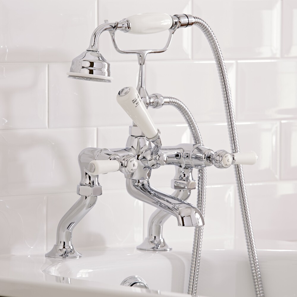 Grifo Mezclador Tradicional Sobre Bañeral con Ducha de Mano con Palancas de Color Blanco - Topaz