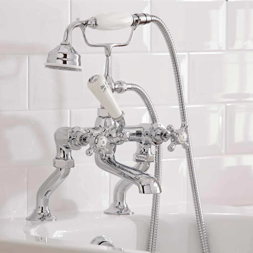 Grifo Mezclador Tradicional Sobre Bañera y Ducha de Mano de Latón Cromado con Embellecedores de Color Blanco - Topaz