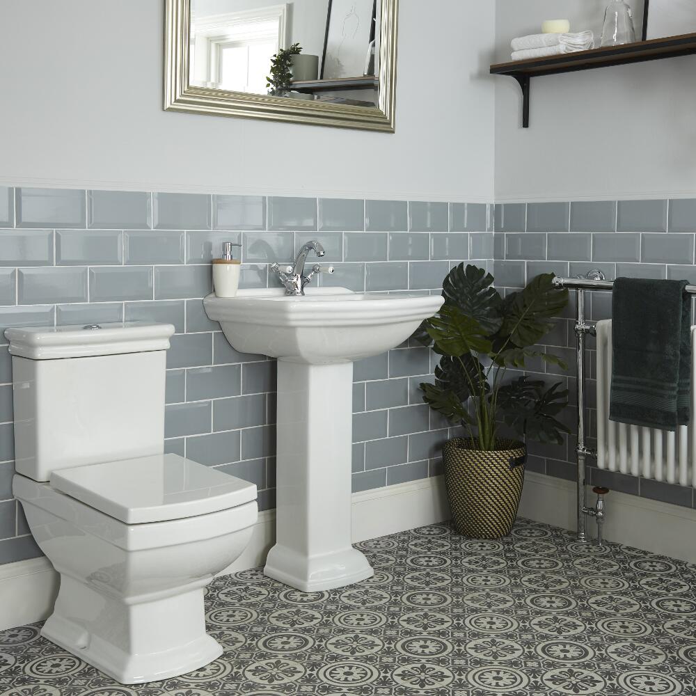 Conjunto Tradicional Cuadrado Blanco para Cuarto de Baño Completo con Lavabo Monoforo, Pedestal, Inodoro y Cisterna de Cerámica - Chester