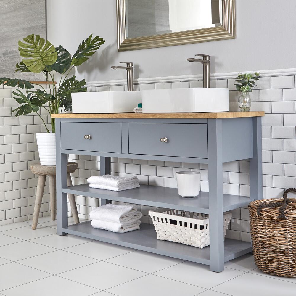 Mueble de Lavabo Compacto Tradicional de 1240mm Color Gris Claro con Encimera y Dos Lavabos Sobre Encimera Cuadrados – Stratford