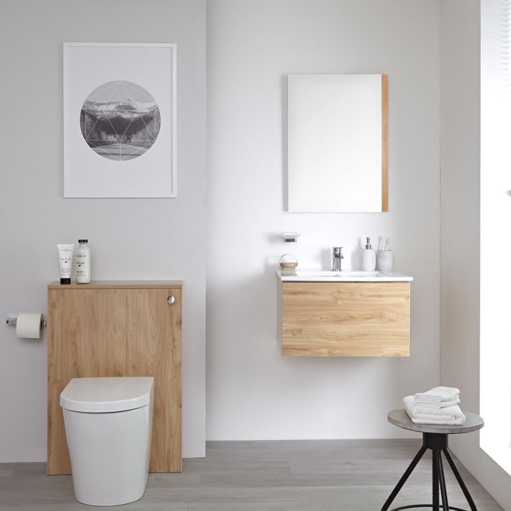 Mueble de Baño de 600mm Color Roble Dorado con Inodoro y Placa de Accionamiento - Newington