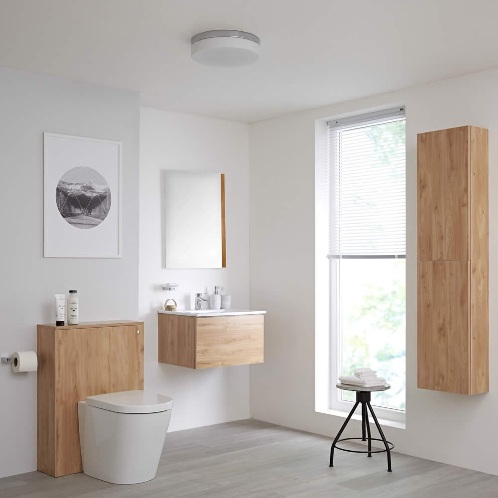 Mueble de Baño de 600mm Color Roble Dorado Completo con Cisterna, Inodoro con Lavabo, Armario de Pared y Espejo Disponible con Opción LED - Newington
- Golden Oak