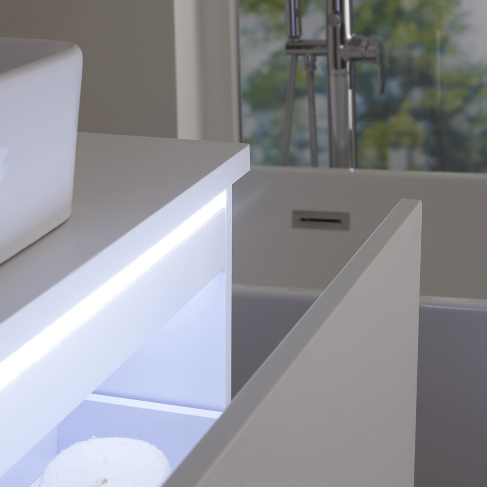 Mueble de Lavabo Mural de 1000mm de Color Blanco Opaco con Lavabo de Sobre Encimera Cuadrado para Baño Disponible con Opción LED - Newington