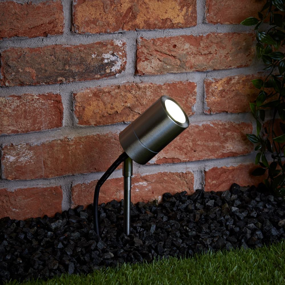 Biard Foco Proyector con Estaca de Acero para Exteriores con Bombilla Opcional – Le Mans
