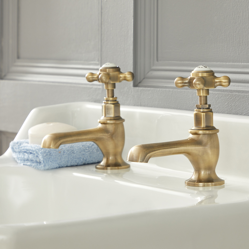Par de Grifos para Lavabo Estilo Tradicional Color Oro Cepillado con Manijas a Cruceta - Elizabeth