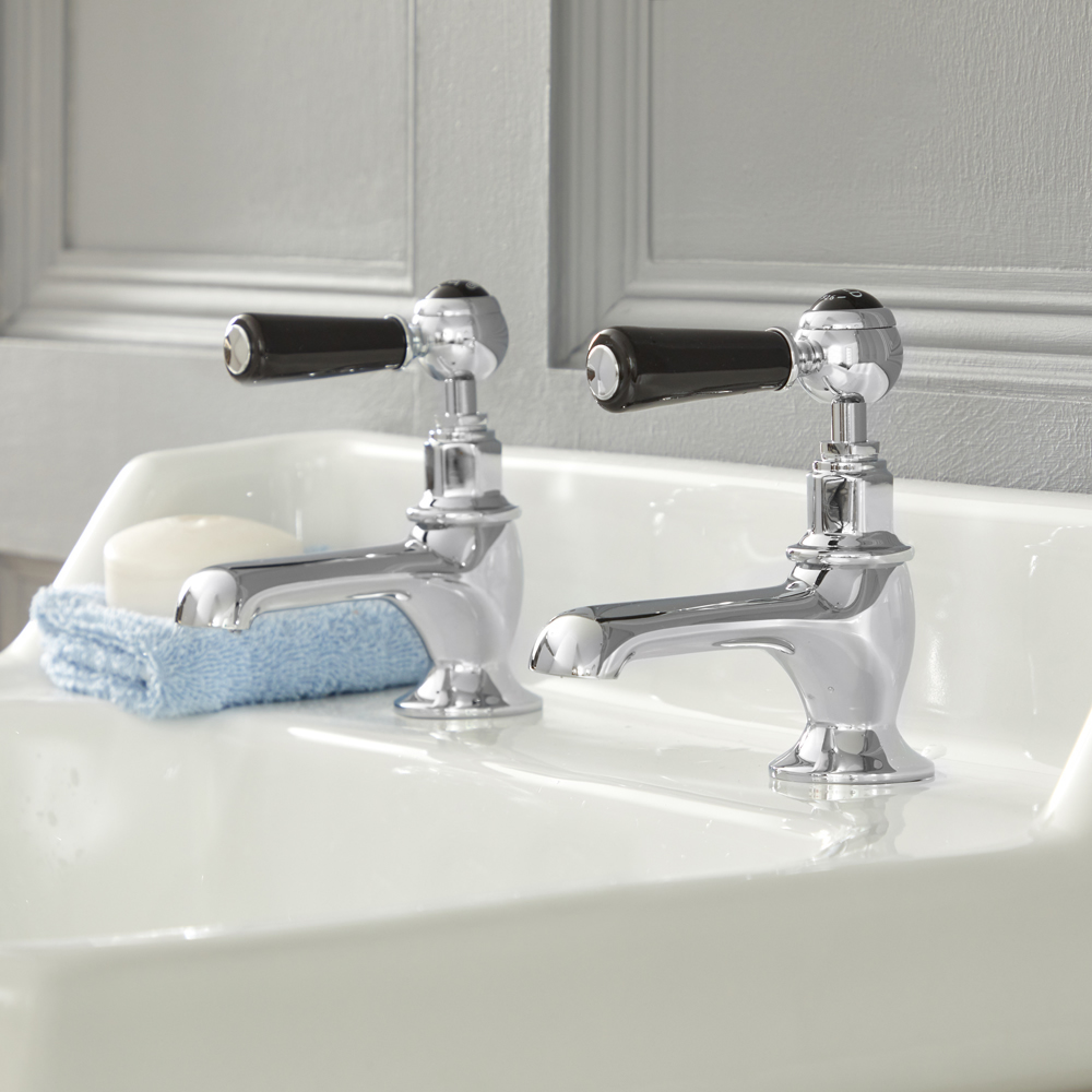 Par de Grifos para Lavabo Estilo Tradicional Color Negro y Cromado con Manijas a Palanca - Elizabeth