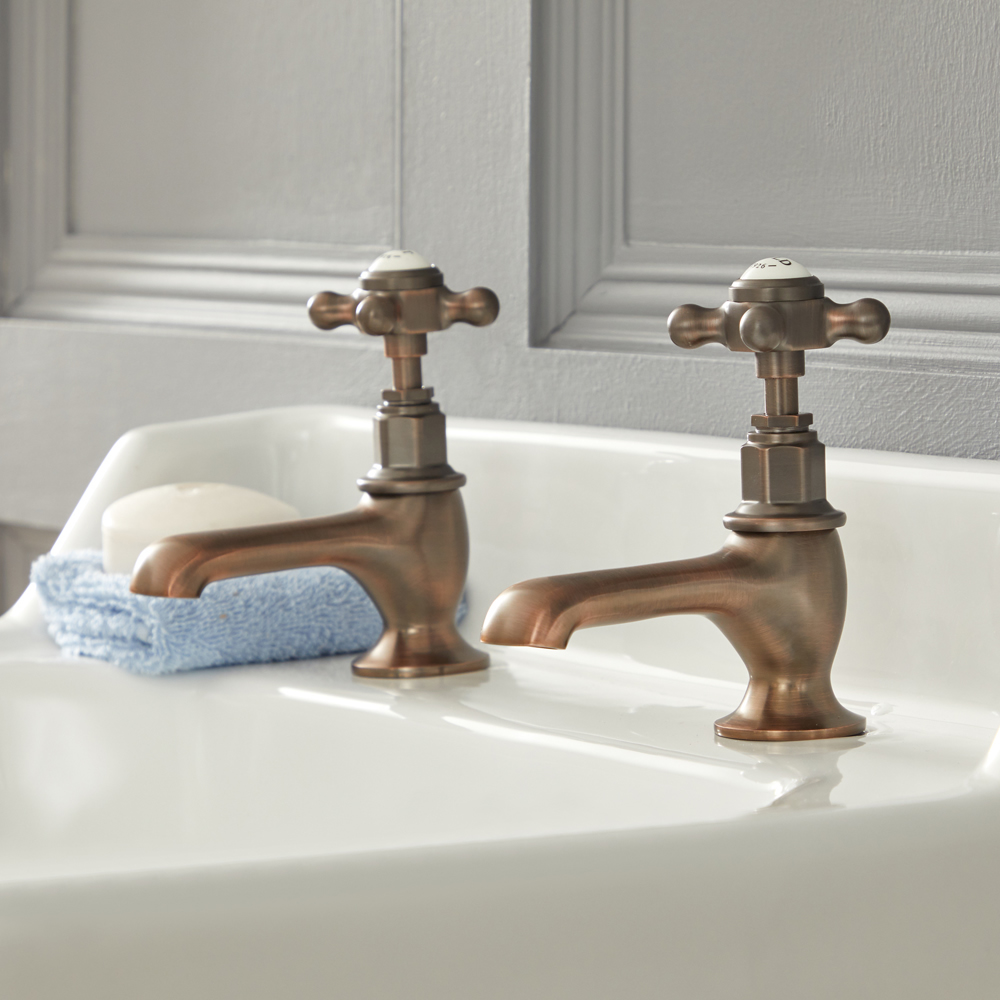 Par de Grifos para Lavabo Estilo Tradicional Color Bronce Bruñido con Manijas en Cruceta - Elizabeth