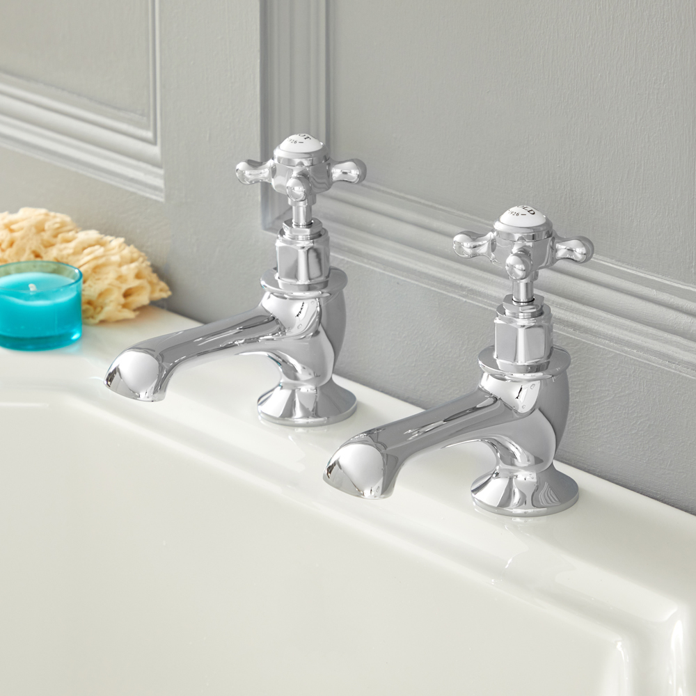 Par de Grifos para Lavabo Estilo Tradicional Color Blanco y Cromo con Manijas en Cruceta - Elizabeth