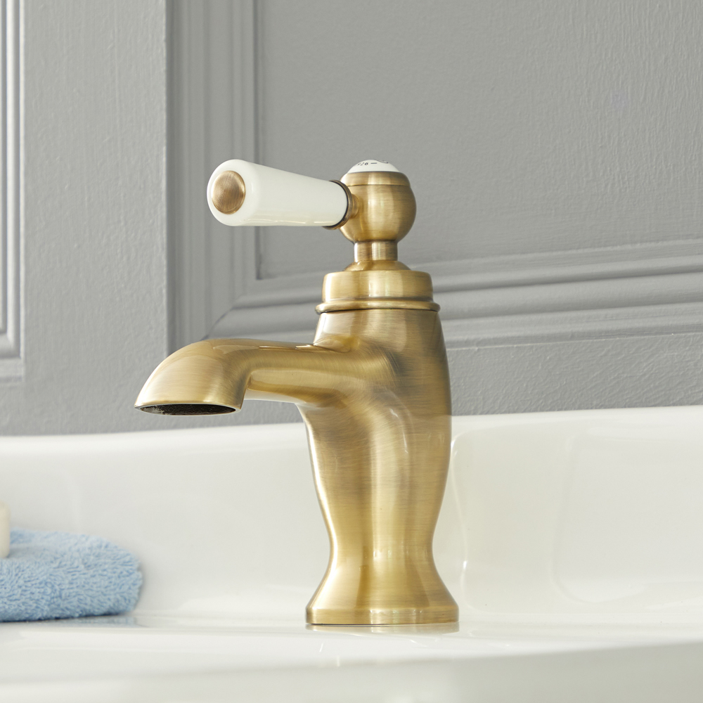 Grifo para Lavabo Monoforo Estilo Tradicional con Manijas a Palanca Color Oro Cepillado - Elizabeth