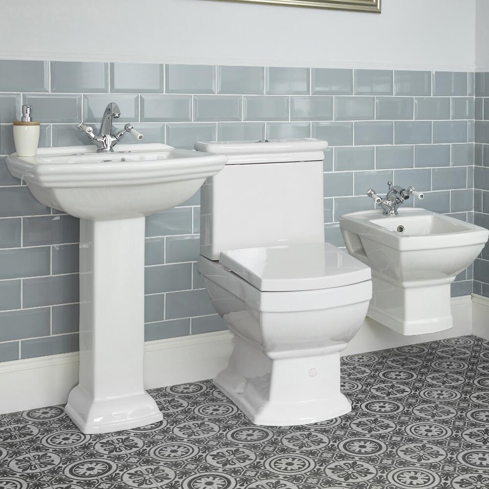 Conjunto de Baño Tradicional Completo con Bidé y WC Suspendidos y Variedad de Lavabos - Chester