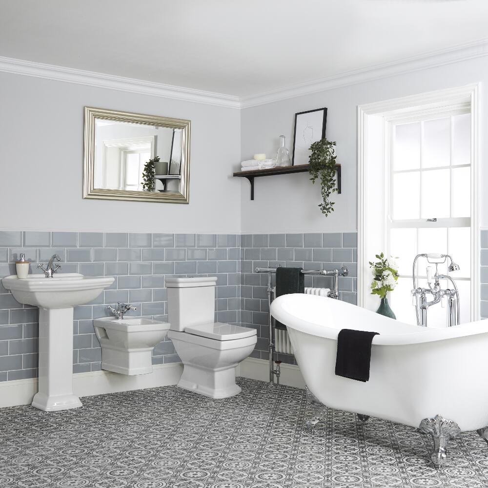 Conjunto de Baño Tradicional Completo con Bañera Exenta con WC y Bidé Suspendidos y Opción de Distintos Lavabos - Chester
