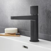 Grifo Mezclador Monoforo Moderno con Botón a Presión – Disponible en Distintos Acabados – Idro