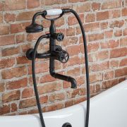 Grifo Mezclador Mural para Bañera con Telefonillo de Ducha en Estilo Industrial - Disponible en Distintos Acabados - Zandra