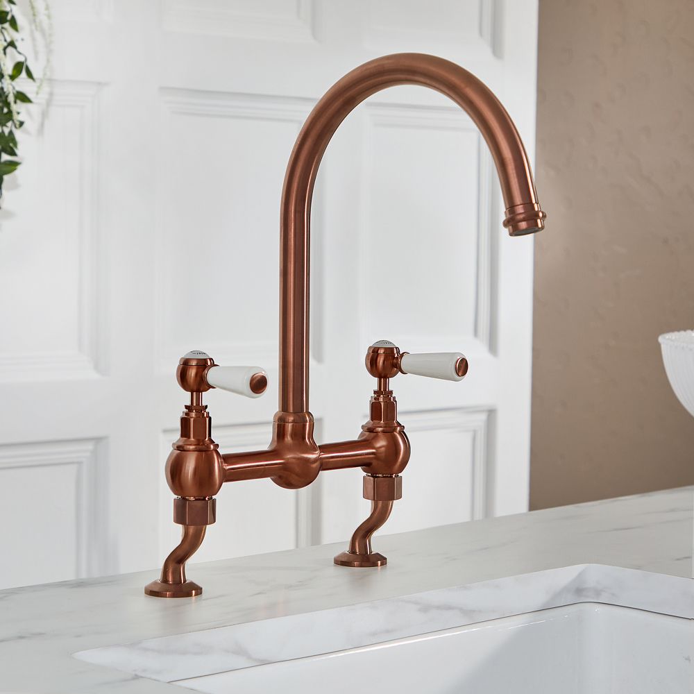 Grifo Mezclador para Fregadero de Cocina en Estilo Tradicional de Puente con Entradas Ajustables Cobre Satinado
