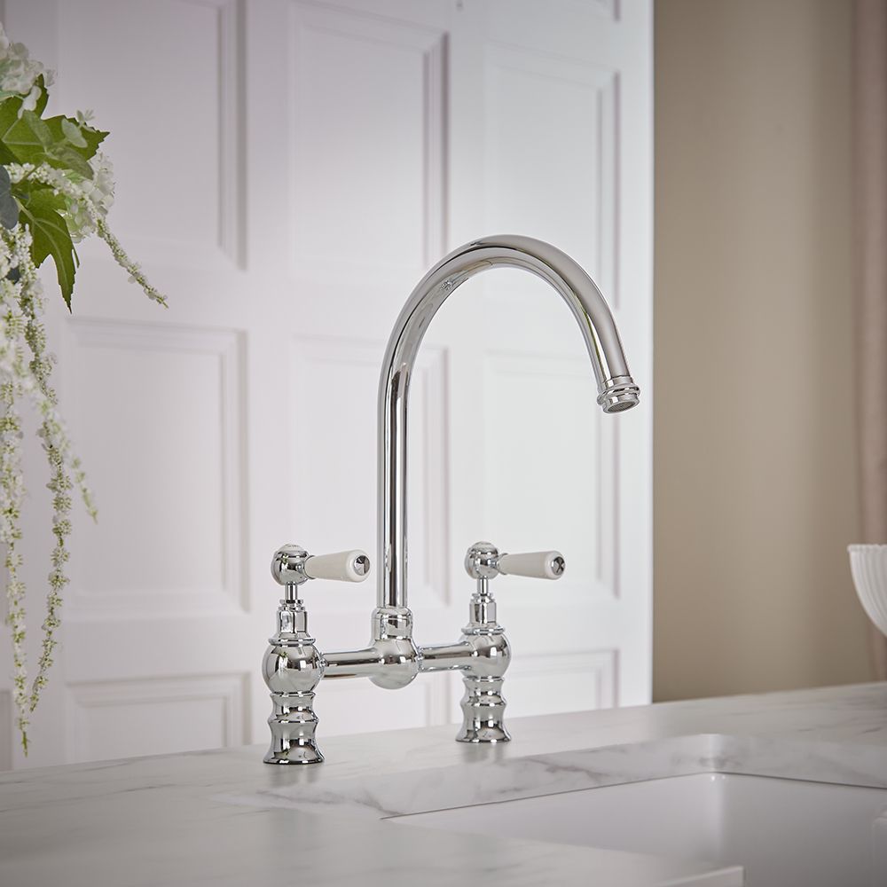 Grifo Mezclador para Fregadero de Cocina en Estilo Tradicional de Puente Cromado y Blanco Elizabeth