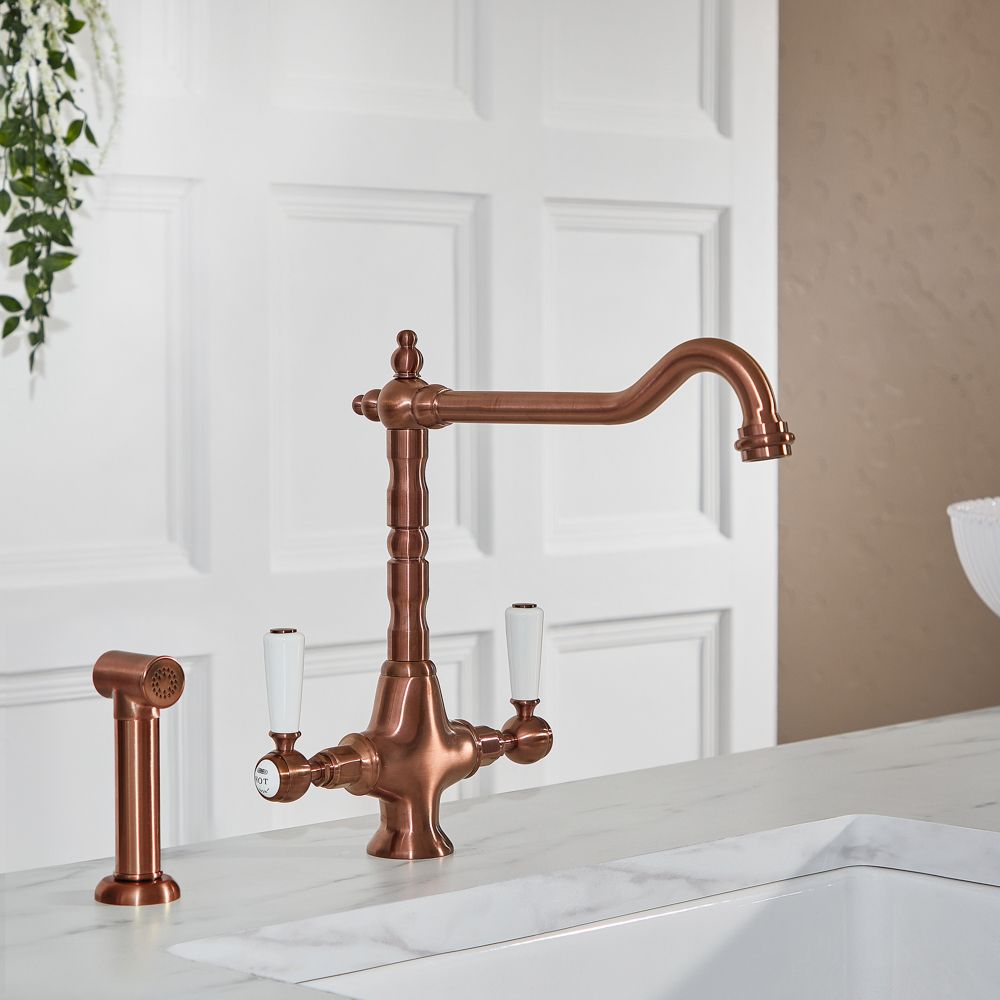 Grifo Mezclador para Fregadero de Cocina en Estilo Clasico con Dos Palancas y Rociador Extraible Cobre