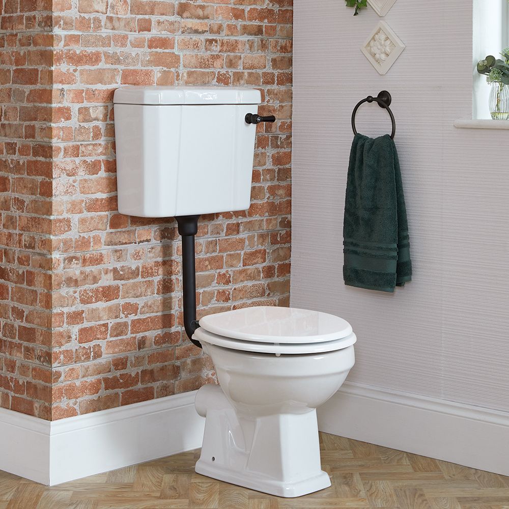 Conjunto con WC Tradicional con Inodoro Completo con Cisterna Baja y Tapa  Blanca - Kit de Descarga Disponible en Distintos Acabados - Richmond