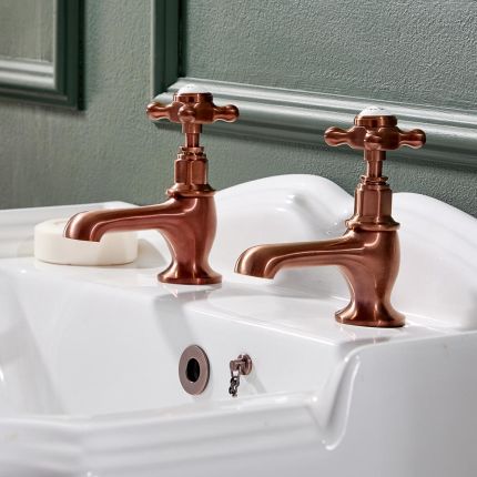 Hudson Reed Elizabeth - Par de Grifos Tradicionales Individuales para Lavabo con Manijas en Cruceta  - Cobre Satinado 