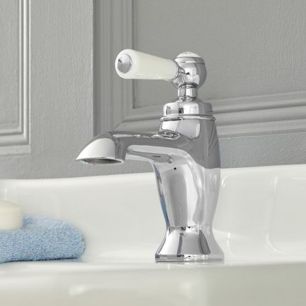 Hudson Reed Elizabeth -  Grifo Mezclador Tradicional para Lavabo con Manija a Palanca - Cromado y Blanco