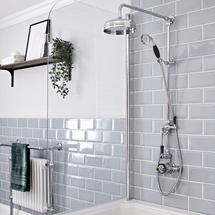 Columna de Ducha Tradicional con Barra Deslizante, Mezclador de Ducha Termostático Expuesto de 2 Funciones con Alcachofa de Ducha con Acabado Cromado y Negro - Elizabeth