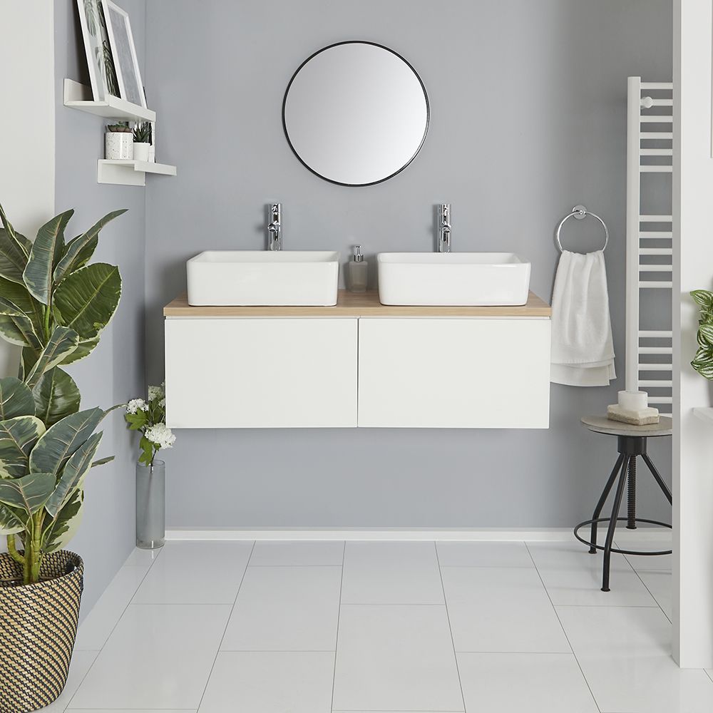 Mueble Base Mural de 1200mm Color Blanco Opaco para Lavabo de Sobre Encimera con Encimera de Color Roble Dorado y Opción LED con 2 Lavabos Rectangulares – Newington