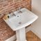 Conjunto Tradicional Cuadrado Blanco para Cuarto de Baño Completo con Lavabo para Grifería de 2 Agujeros, Pedestal, Inodoro y Cisterna de Cerámica - Chester