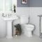 Conjunto de Baño Clásico con Inodoro WC, Cisterna, Lavabo para Grifería de 3 Agujeros y Pedestal de Cerámica Blanca con Tapa de WC - Oxford