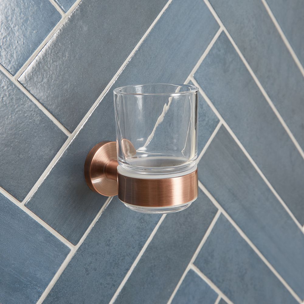 Vaso Porta Cepillo de Dientes Moderno en Vidrio Transparente y Soporte Porta Vaso Mural - Cobre Cepillado - Amara