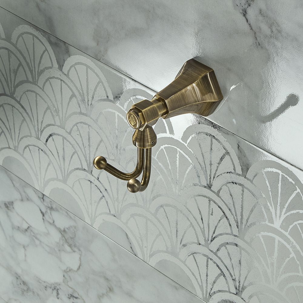 Percha para Batas y Toallas en Estilo Art Deco - Disponible en Una Selección de Acabados - Earlham