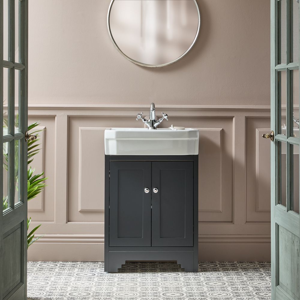 Mueble de Lavabo Tradicional  - 570mm de Montaje Sobre el Suelo -  Disponible en Distintos Acabado y Selección de Manijas - Thornton