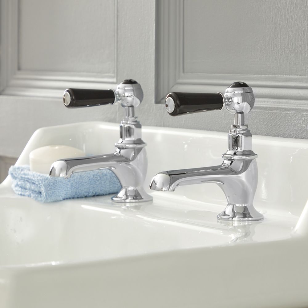 Par de Grifos para Lavabo Estilo Tradicional Color Negro y Cromado con Manijas a Palanca - Elizabeth