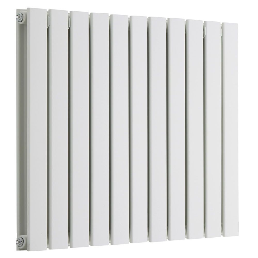 Radiador de Diseño Horizontal con Panel Plano - Altura de 595mm - Disponible en Distintos Acabados y Selección de Anvhuras - Sterling Arlie Fabricado por Hudson Reed