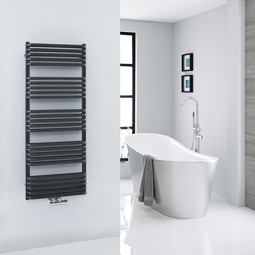 Radiador Toallero con Conexión Central - Curvo - Negro - 1269mm x 500mm - Arch