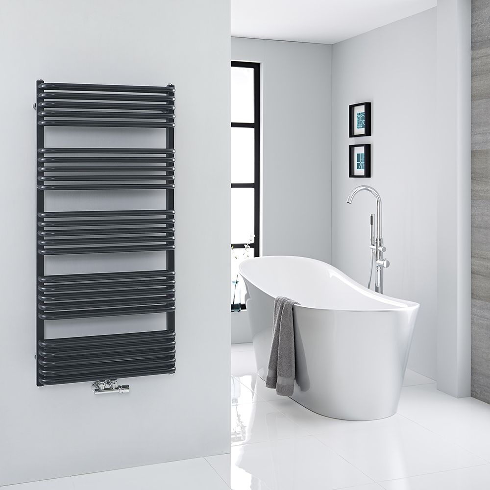 Radiador Toallero con Conexión Central - Curvo - Negro - 1269mm x 600mm - Arch