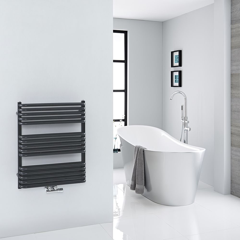 Radiador Toallero con Conexión Central - Curvo - Negro - 736mm x 600mm - Arch