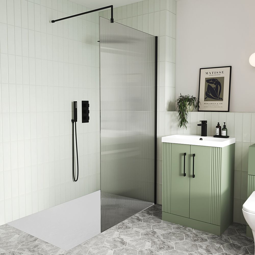 Mampara de Ducha de Obra de Negra con Vidrio Acanalado con Plato de Ducha Disponible en Distintas Medidas y con Opción de Panel Antisalpicaduras