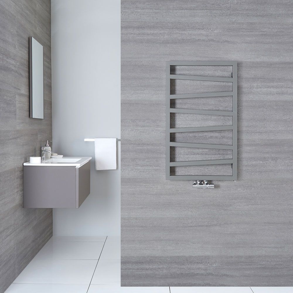 Radiador Toallero de Diseño Vertical Con Conexión Central - Plateado - 835mm x 500mm x 30mm - 405 Vatios - Torun