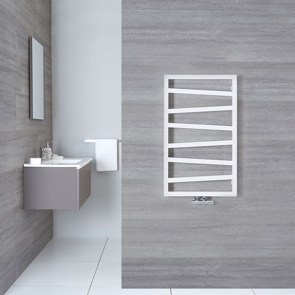 Radiador Toallero de Diseño - con Conexión Central - 835mm x 500mm - Blanco - Torun