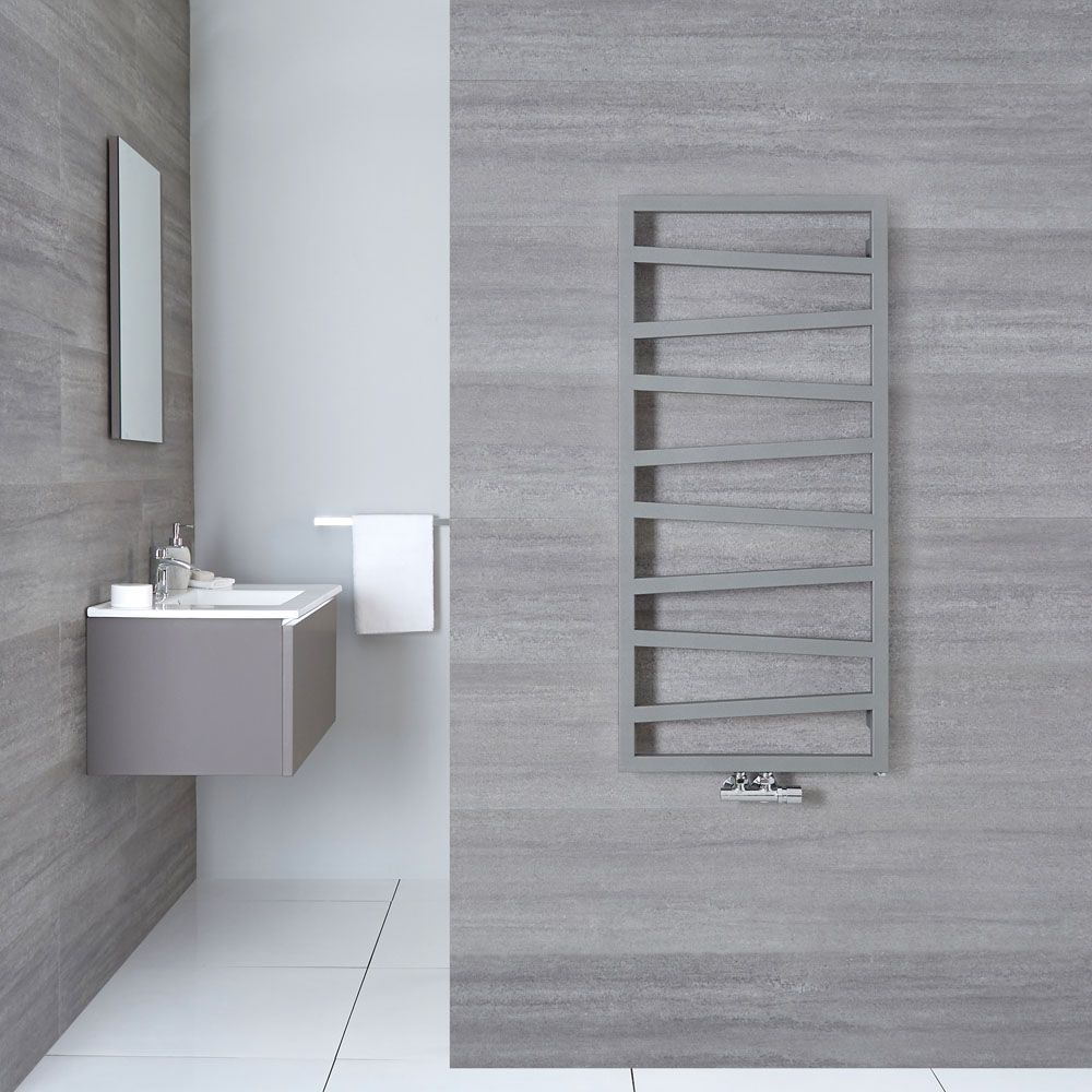 Radiador Toallero de Diseño - con Conexión Central - 1070mm x 500mm - Plateado - Torun