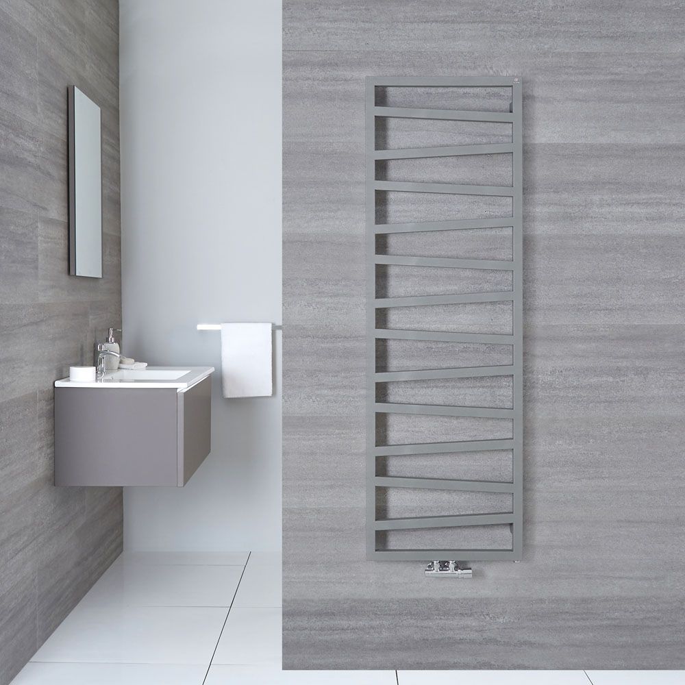 Radiador Toallero de Diseño - con Conexión Central - 1545mm x 500mm - Plateado - Torun