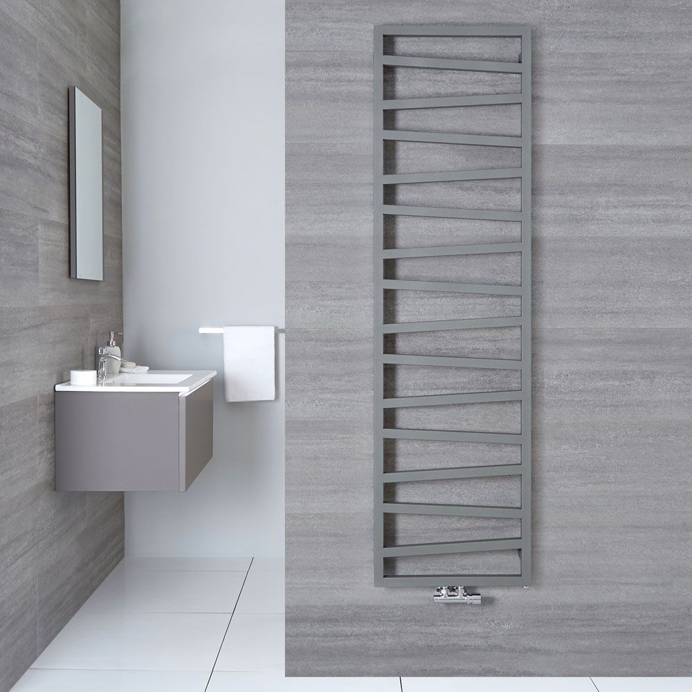Radiador Toallero de Diseño - con Conexión Central - 1780mm x 500mm - Plateado - Torun