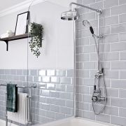 Columna de Ducha Tradicional con Barra Deslizante, Mezclador de Ducha Termostático Expuesto de 2 Funciones con Alcachofa de Ducha con Acabado Cromado y Negro - Elizabeth