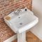 Conjunto de Baño Clásico con Inodoro WC, Cisterna, Lavabo Monoforo y Pedestal de Cerámica Blanca con Tapa de WC - Regent